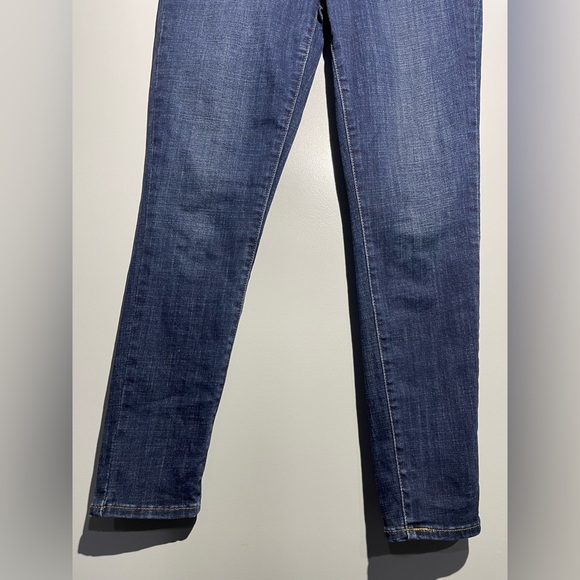 Levi’s Classic Blue Women's Jeans - Picture 4 of 15